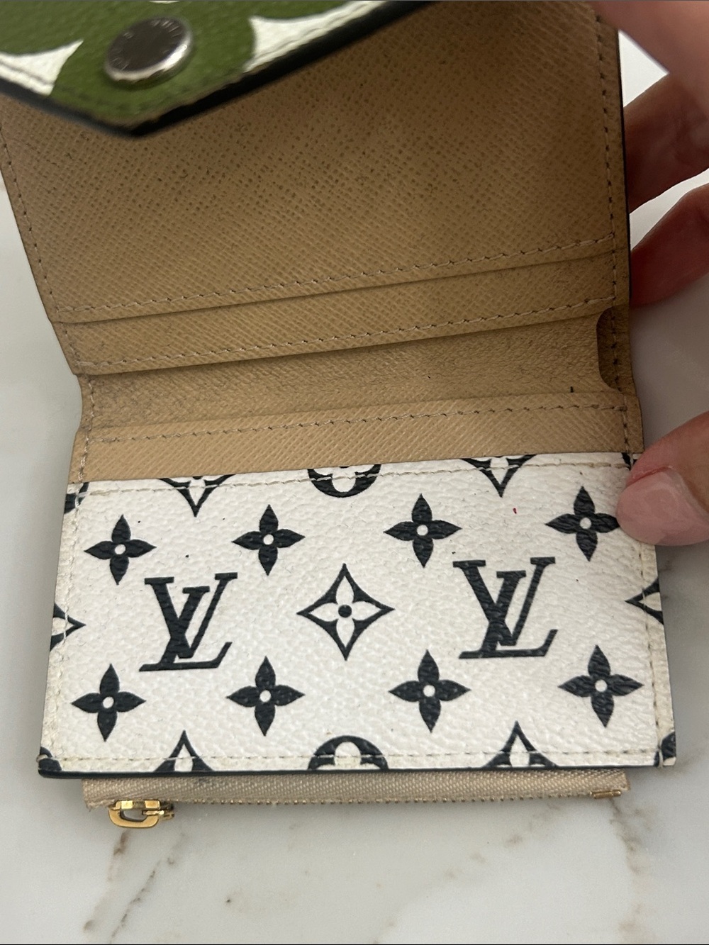 Louis Vuitton Green and Beige Monogram Compact Zoe Wallet - Picture 10 of 13